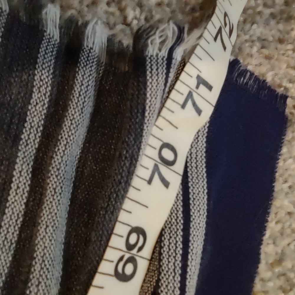 25 x 71 Cashmaire Scarf in shades of blue and gray - Picture 5 of 9